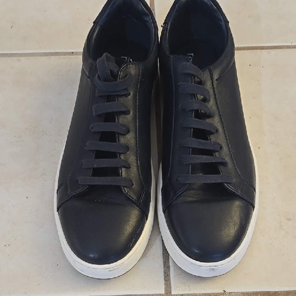 Men's Black Leather Low-Top Sneakers - Classic Casual Style